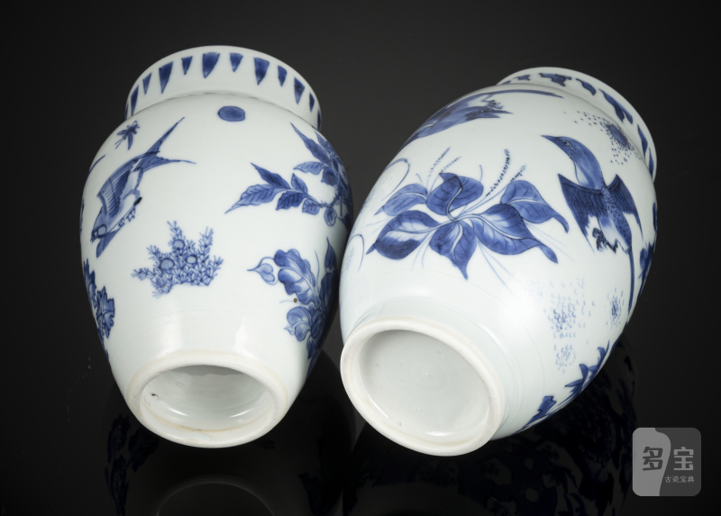 Two porcelain vases decorated in underglaze blue with bird/flower decoration - 图3
